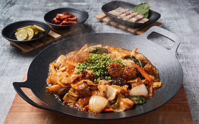 수제순대와 손질한 한우곱창
